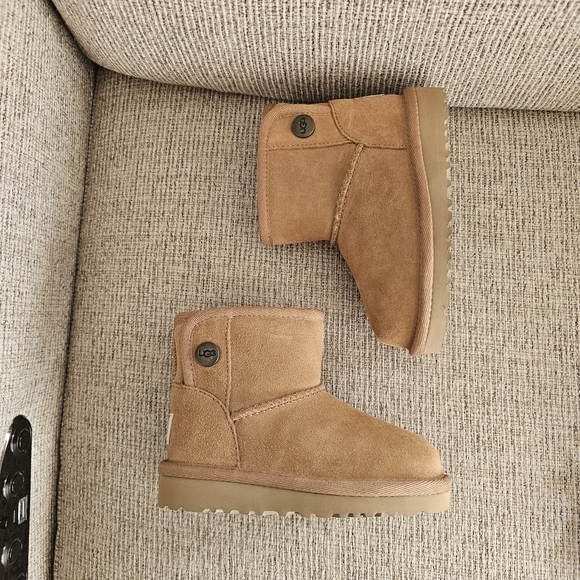 UGG Jona Toddler Boots - Picture 4 of 11